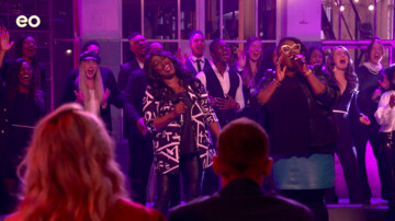 Coaches Berget Lewis en Shirma Rouse ontroeren met ‘We shall overcome’ | Aflevering 4