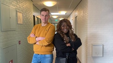 Zangeres Berget Lewis steekt handen uit de mouwen in de gehandicaptenzorg