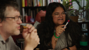 Zoek de verschillen | Shira deelt haar geloof in gesprek met humanistische joden