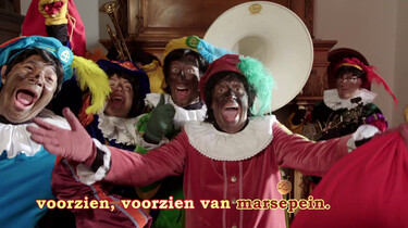 De zak van Sinterklaas: De pieten zingen een Sinterklaasliedje