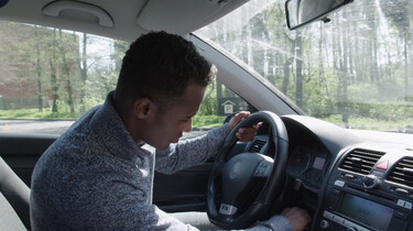 Hoe start een auto?: Een kijkje onder de motorkap