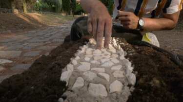 Hoe legden de Romeinen hun wegen aan?: Grind, zand en grote blokken basalt