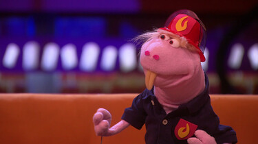 Brandweerman Fokko Slang heeft een boek geschreven: Te gast in De Boterhamshow