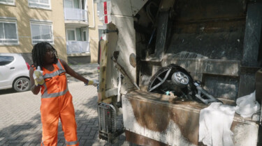 Hoe werkt een grofvuilwagen?: Krachtpatser die groot afval ophaalt en samenperst