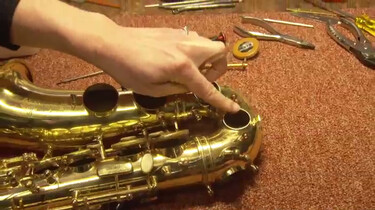 Hoe wordt een saxofoon gemaakt?