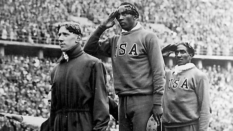 Jesse-Owens-goud-Ralph-Metcalfe-zilver-en-Tinus-Osendarp-brons