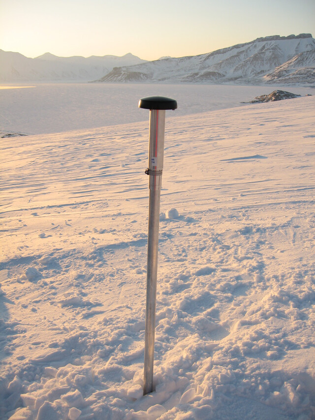 gps-mast op gletsjer Spitsbergen