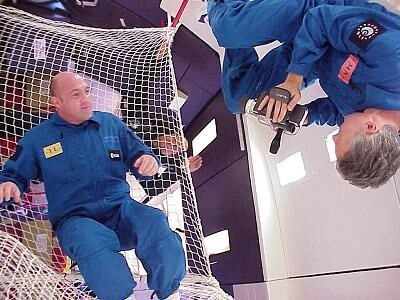Knuffel-astronaut André Kuipers in volle paraboolvaart. Knuffel-astronaut André Kuipers in volle paraboolvaart.