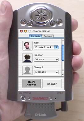 Mobiele telefoon die niet afgaat als  de eigenaar met iemand aan het praten is.