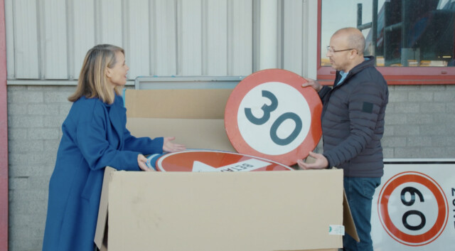 oude verkeersborden worden hergebruikt