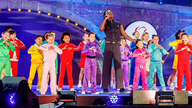Avond (5 mei-concert op de Amstel) - Kinderen voor Kinderen en Jeangu
