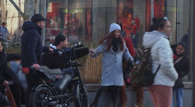 FATBIKE-jongeren INTIMIDEREN jong meisje