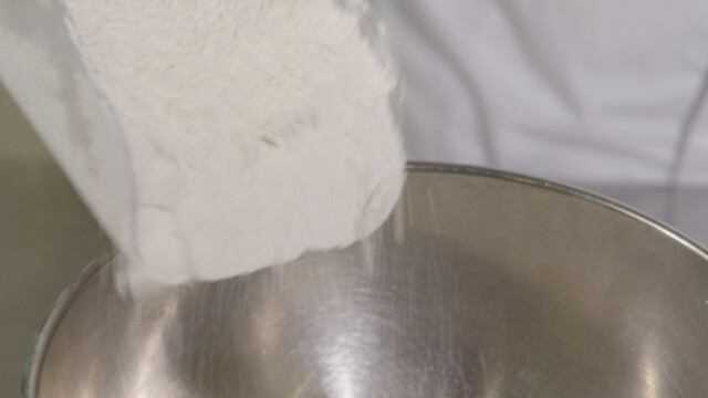 Hoe wordt een ijshoorntje gemaakt? | PatsBoemKledder!