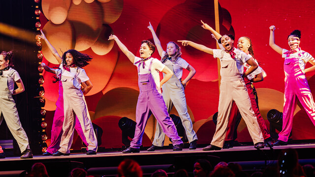 De Koningsspelen medley bij De Grote Show - Kinderen voor Kinderen