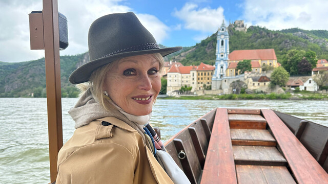 Joanna Lumley reist langs de machtige rivier de Donau