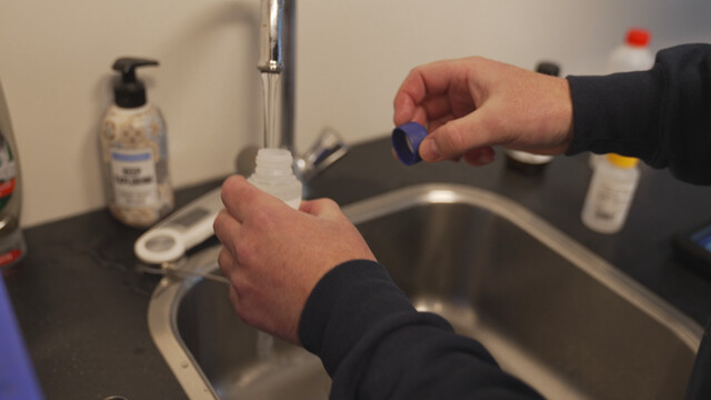 Smeren bedrijven onnodige waterfilters aan?