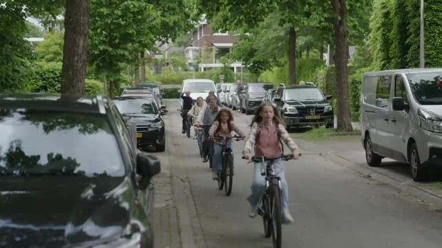 Kinderen die fietsen