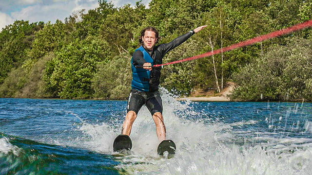 Override of the title Waterskiën