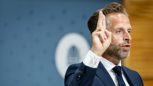 Override of the title Coronaminister Hugo de Jonge verhoord in enqûete: zo kwamen zijn ingrijpende maatregelen tot stand