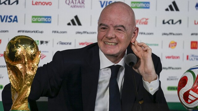 Override of the title Kan FIFA-baas Gianni Infantino nog aanblijven na ophef rond 'verkoop' WK voetbal? 'Veel weerstand'