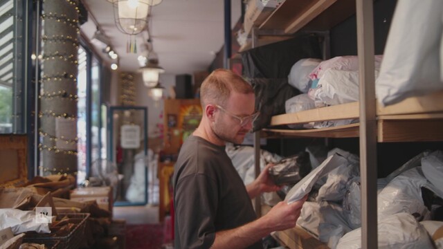 Override of the title Van virtueel passen tot beloningen: zo proberen webshops retourzendingen tegen te gaan