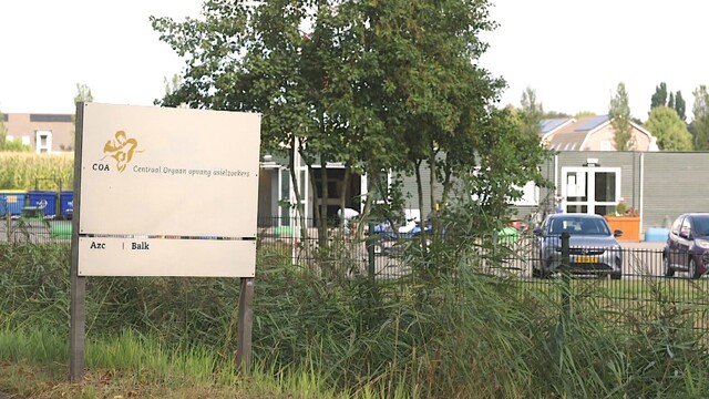 Azc bij het Friese dorp Balk toch langer open