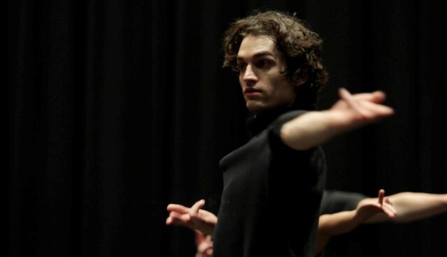 Podium Dans Backstage - Manu-Kumar---Het-Nationale-Ballet Podium Dans Backstage - Manu-Kumar---Het-Nationale-Ballet