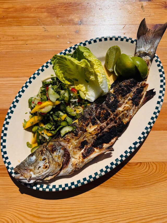 Override of the title Thaise zeebaars van de BBQ met frisse mango-komkommersalade