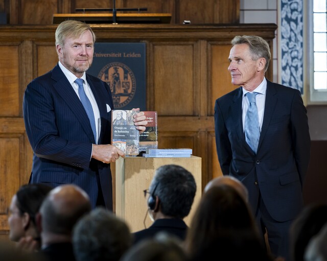 Koning ontvangt onderzoek naar koloniale rol Oranjes [ANP-571202210]