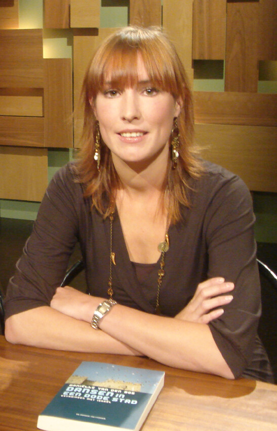 Danielle vd Bos bij boeken