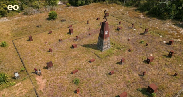 Gids Marcel vertelt over de gedenkplek Moiwana in Suriname | Firma Erfgoed Overzee