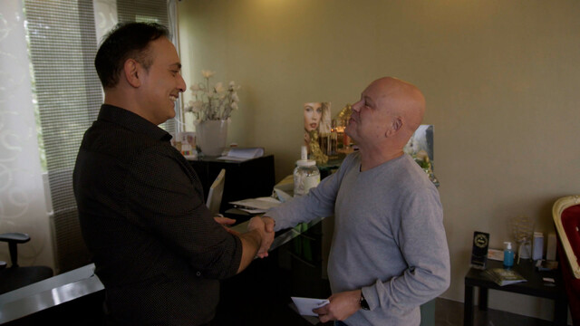 Rik leende 20.000 euro aan de familie Sheshkalani | Waar doen ze het van?