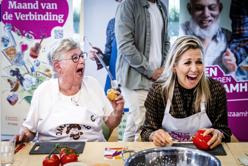 Koningin Máxima bezoekt buurthuis