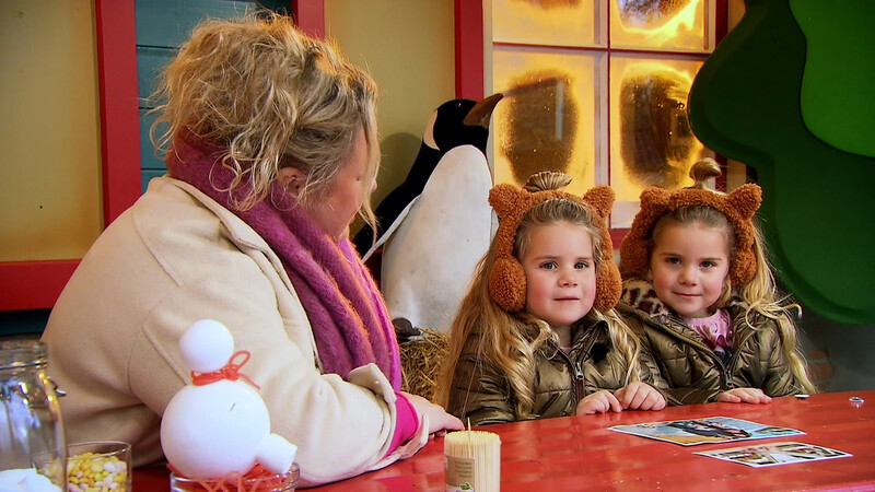 Buurvrouw en postbode
