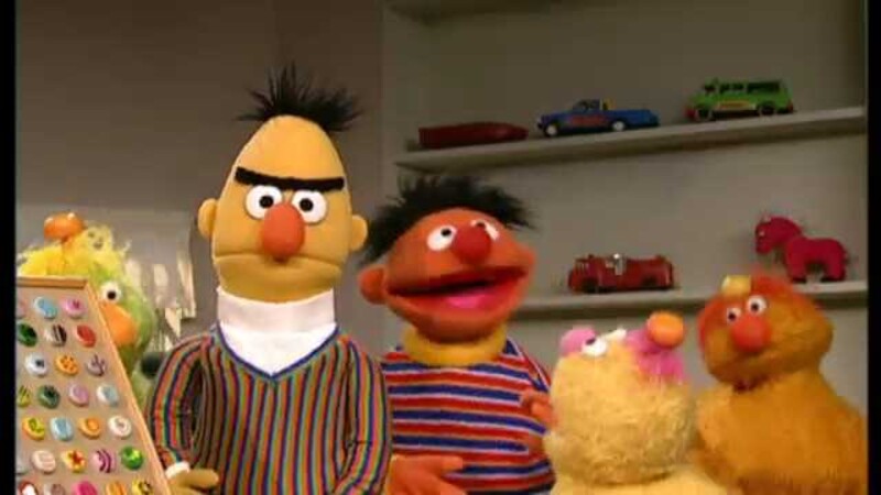 Ernie en Bert zingen een liedje
