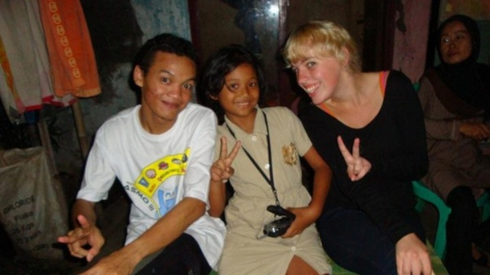 Puberruil - Vrolijke Creatieveling Peggy Vs. Ulan Uit Indonesië
