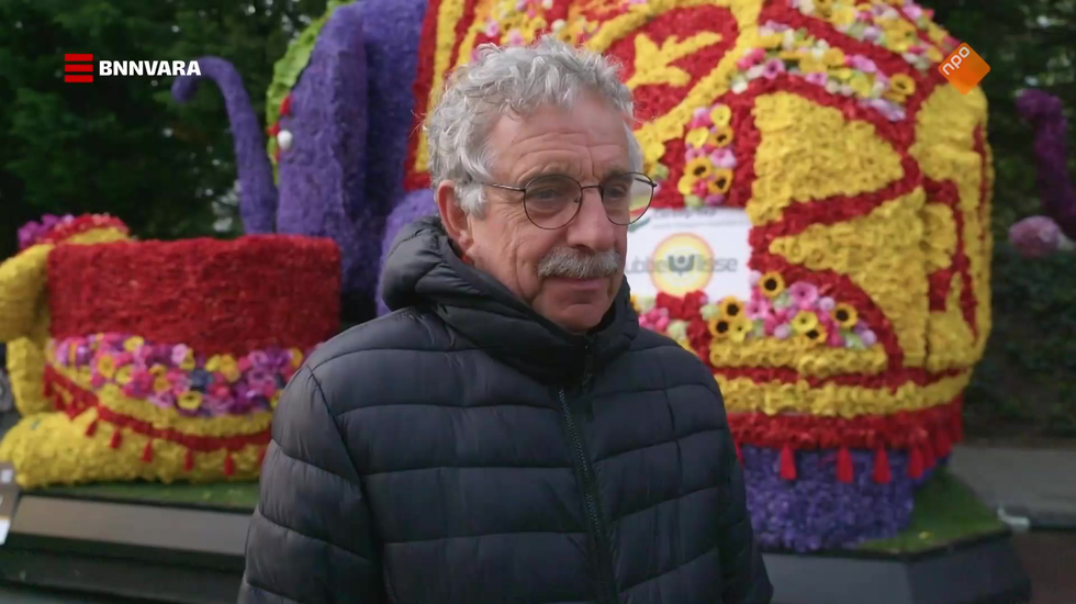 Van Roosmalen op Reportage bij Bloemen corso