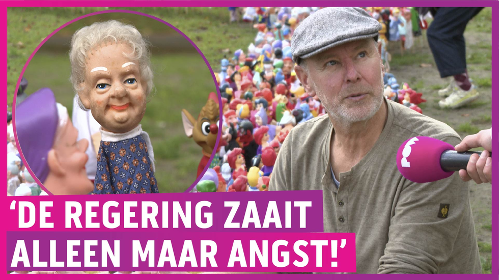 Bizarre demonstratie met 3.000 poppen tegen kabinet!