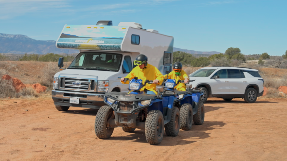 Stunten met Quad  in MOJAVE DESERT