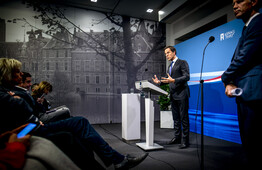 NOS Gesprek minister-president met gebarentolk